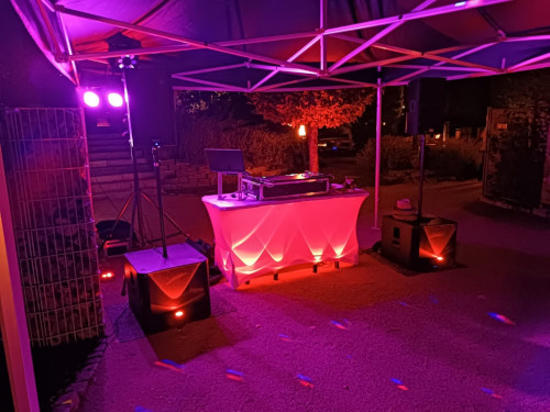 Aufbau DJ-Anlage und Beleuchtung im Außengelände / Terrasse